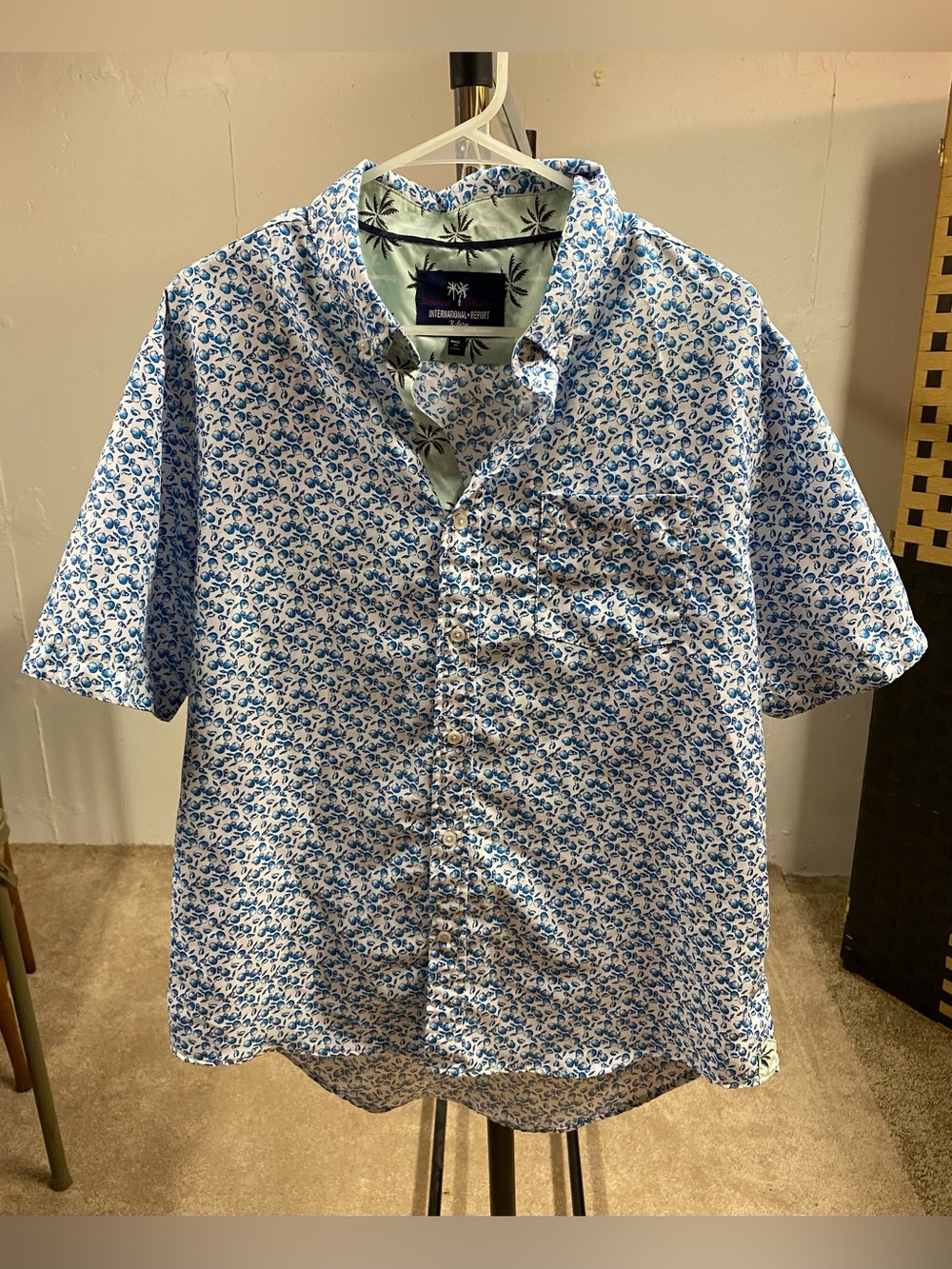 International Report White and Blue Seashell Short-Sleeve Button-Down Shirt